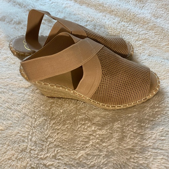 Women's Tan Peep-Toe Sandals - Picture 3 of 6